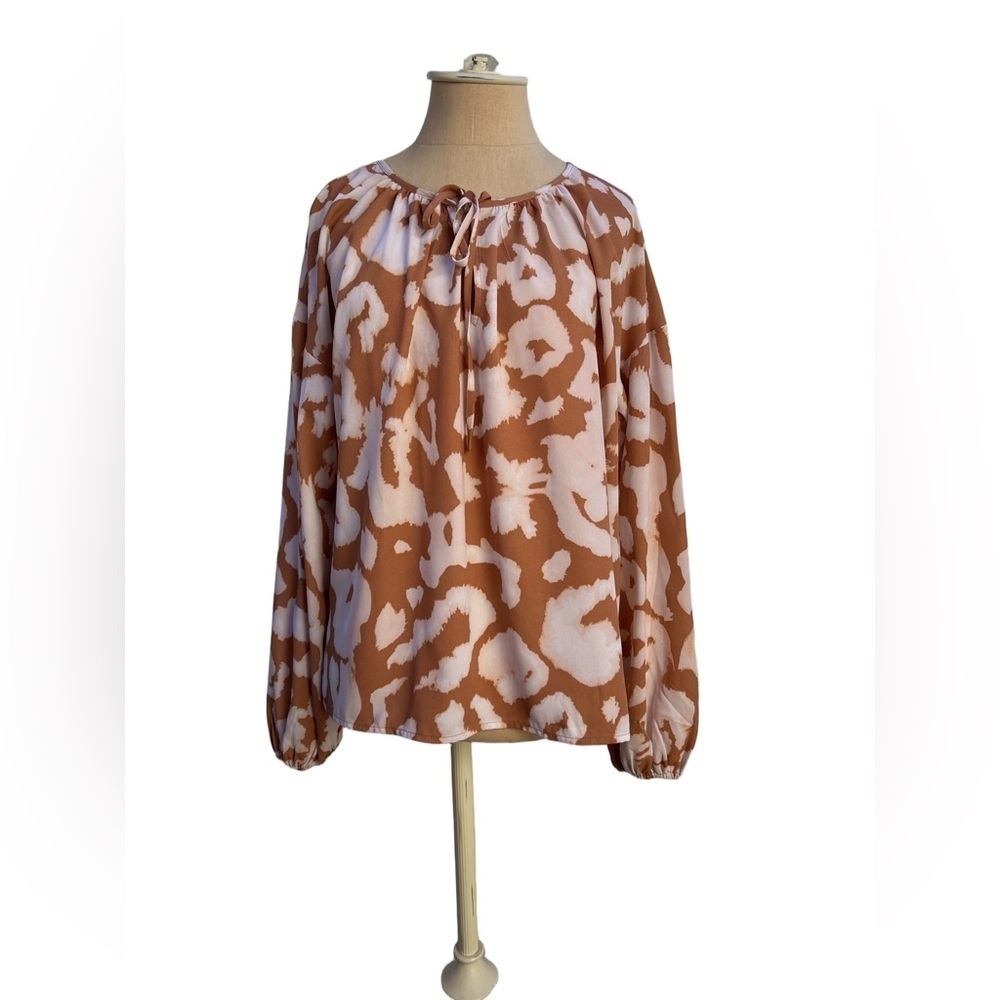 Elizabeth and James Women's Brown and White Patterned Top Size Large